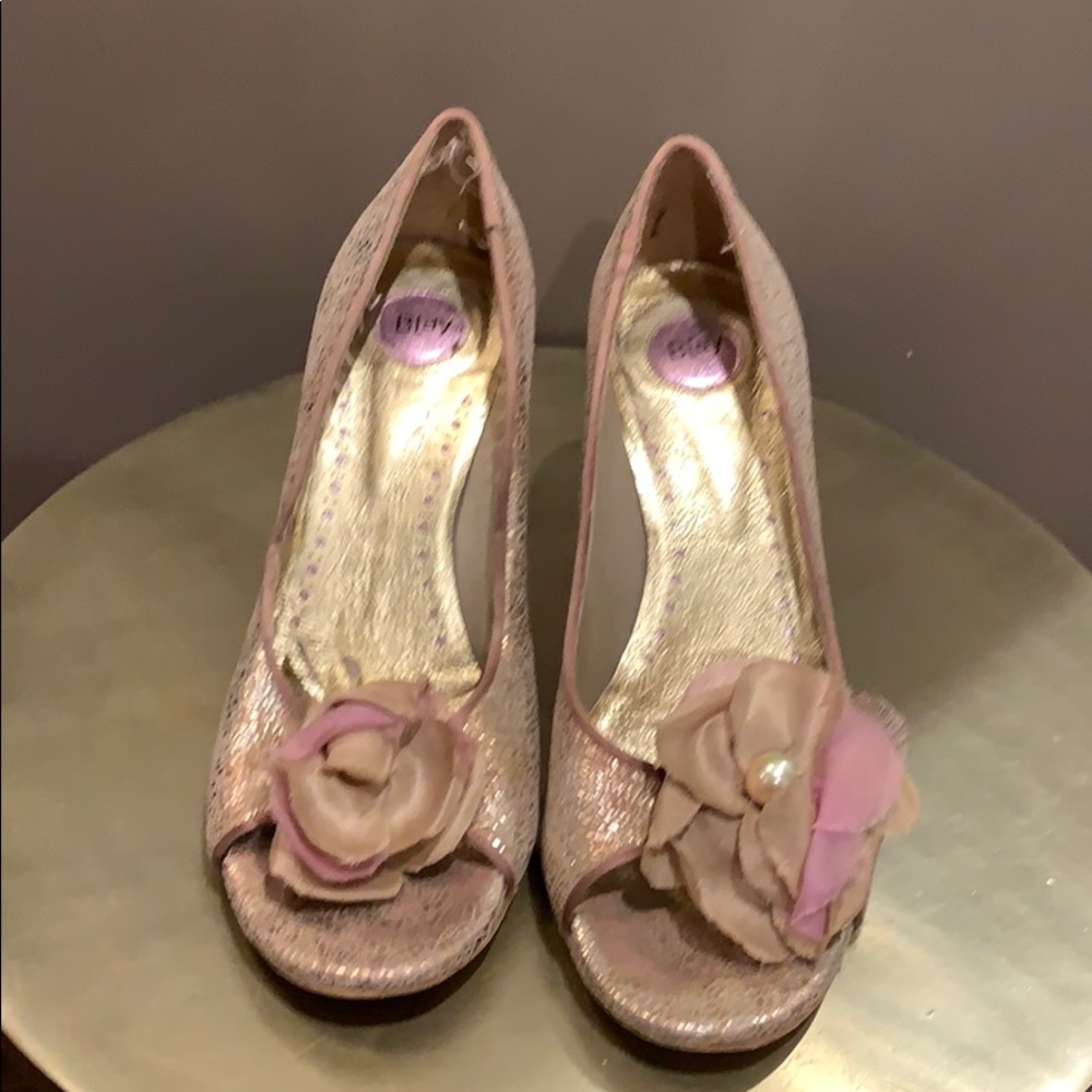 Blay pink and gold high heel flower pump